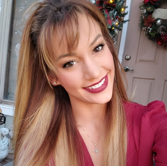 Meet your Posher, Ariana - Picture 3 of 3